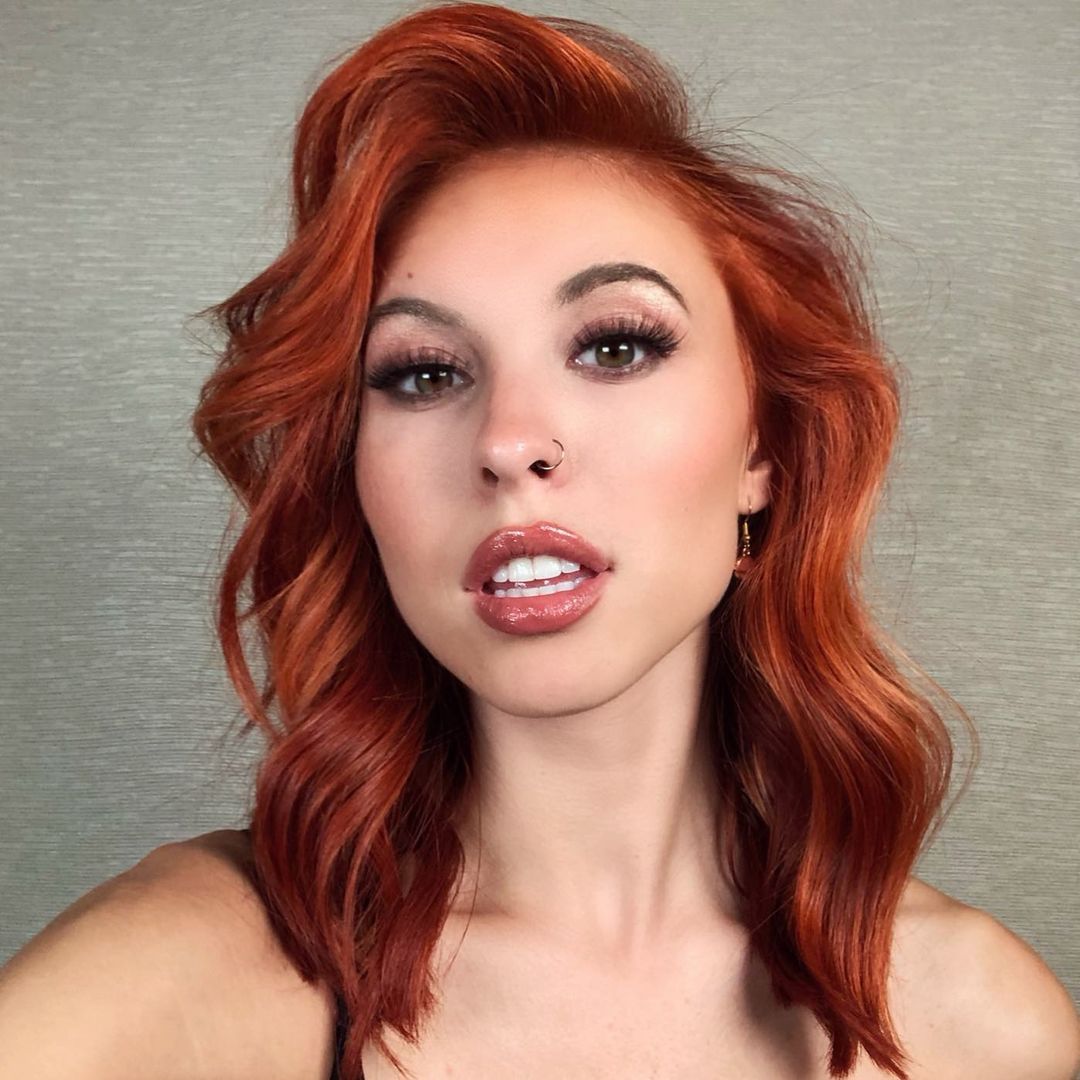 Eye-Catching Mid-Length Auburn Hair